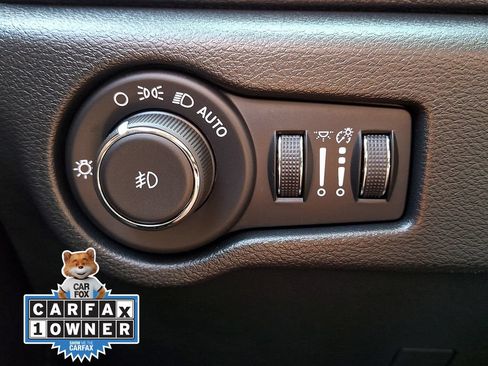 Used 2025 Chrysler Pacifica Select FWD image 25