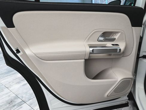 Used 2022 Mercedes-Benz GLB 250 GLB 250 image 11