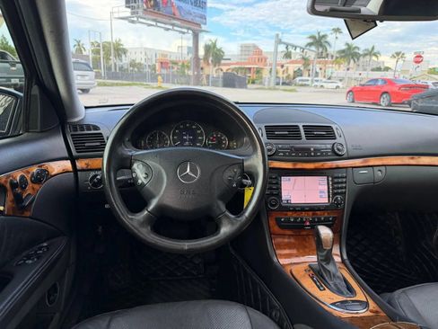 Used 2005 Mercedes-Benz E 500 4MATIC Sedan image 16