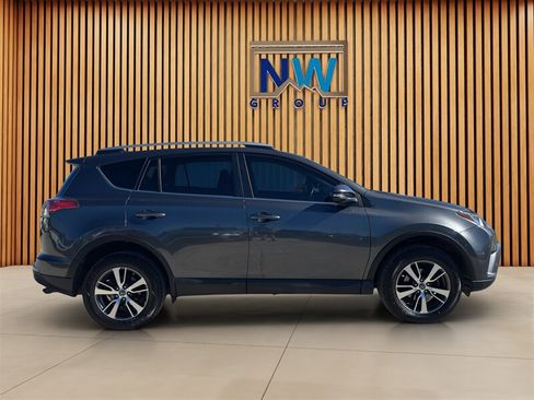 Used 2018 Toyota RAV4 XLE AWD/4WD image 25