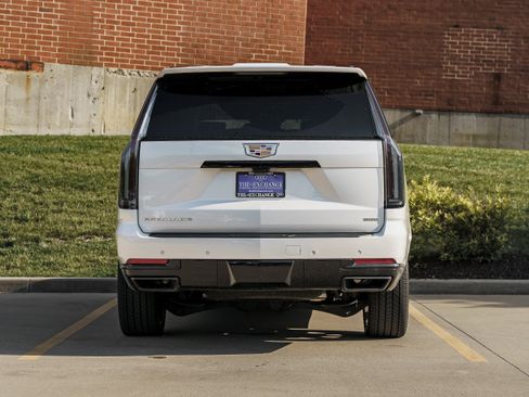 Used 2025 Cadillac Escalade ESV Sport Platinum w/ LPO, Floor Liner Package AWD/4WD image 29
