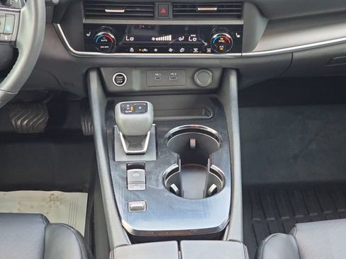 Used 2023 Nissan Rogue SV w/ SV Premium B Package FWD image 11