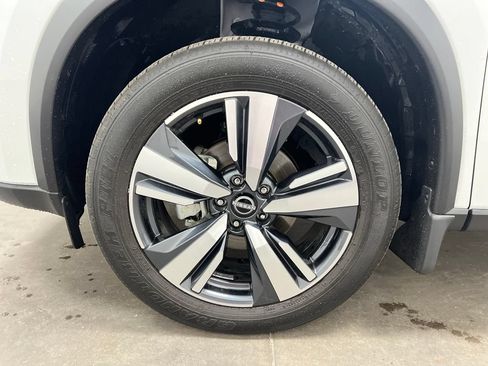 Used 2025 Nissan Rogue SL w/ SL Premium Package FWD image 30