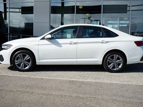 Used 2023 Volkswagen Jetta SE image 4