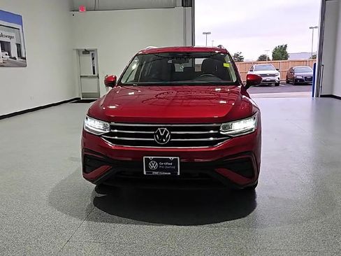 Certified 2023 Volkswagen Tiguan SE w/ Panoramic Sunroof Package FWD image 3