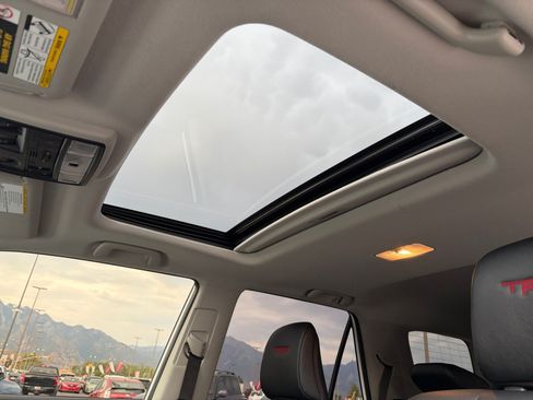 Used 2021 Toyota 4Runner Venture w/ Moonroof Package AWD/4WD image 23