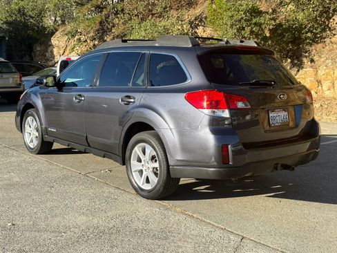 Used 2013 Subaru Outback 3.6R Limited w/ Moonroof Pkg AWD/4WD image 4
