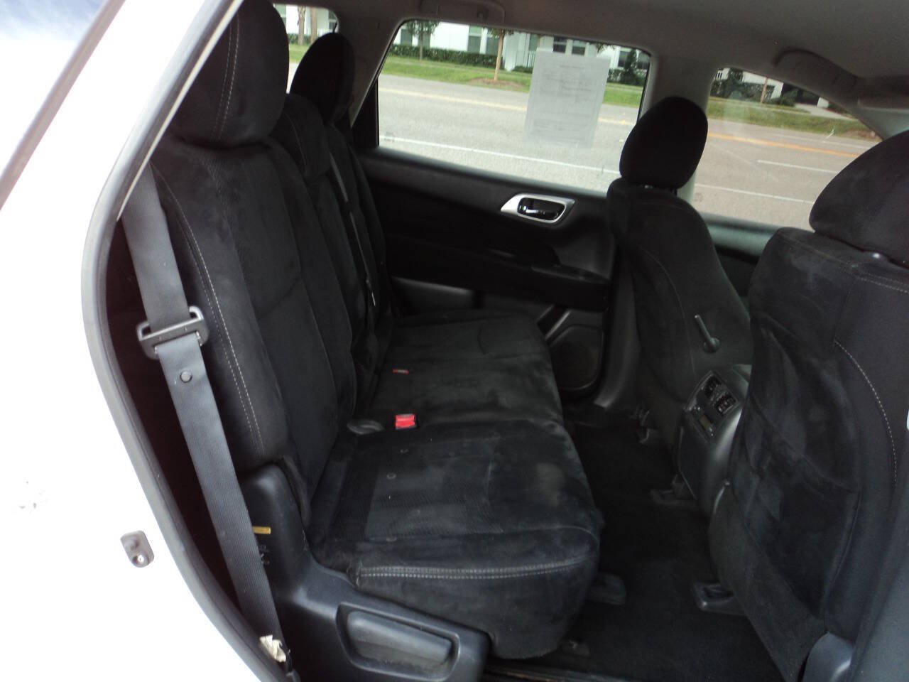 Used 2014 Nissan Pathfinder S FWD image 18