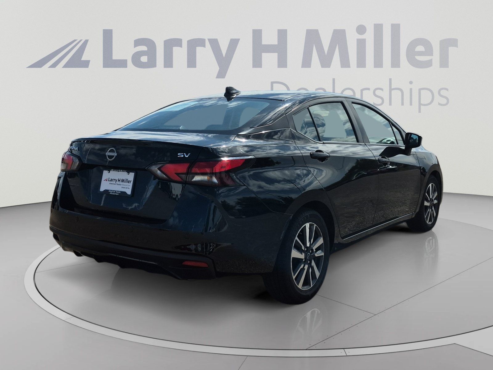 Used 2024 Nissan Versa SV FWD image 5