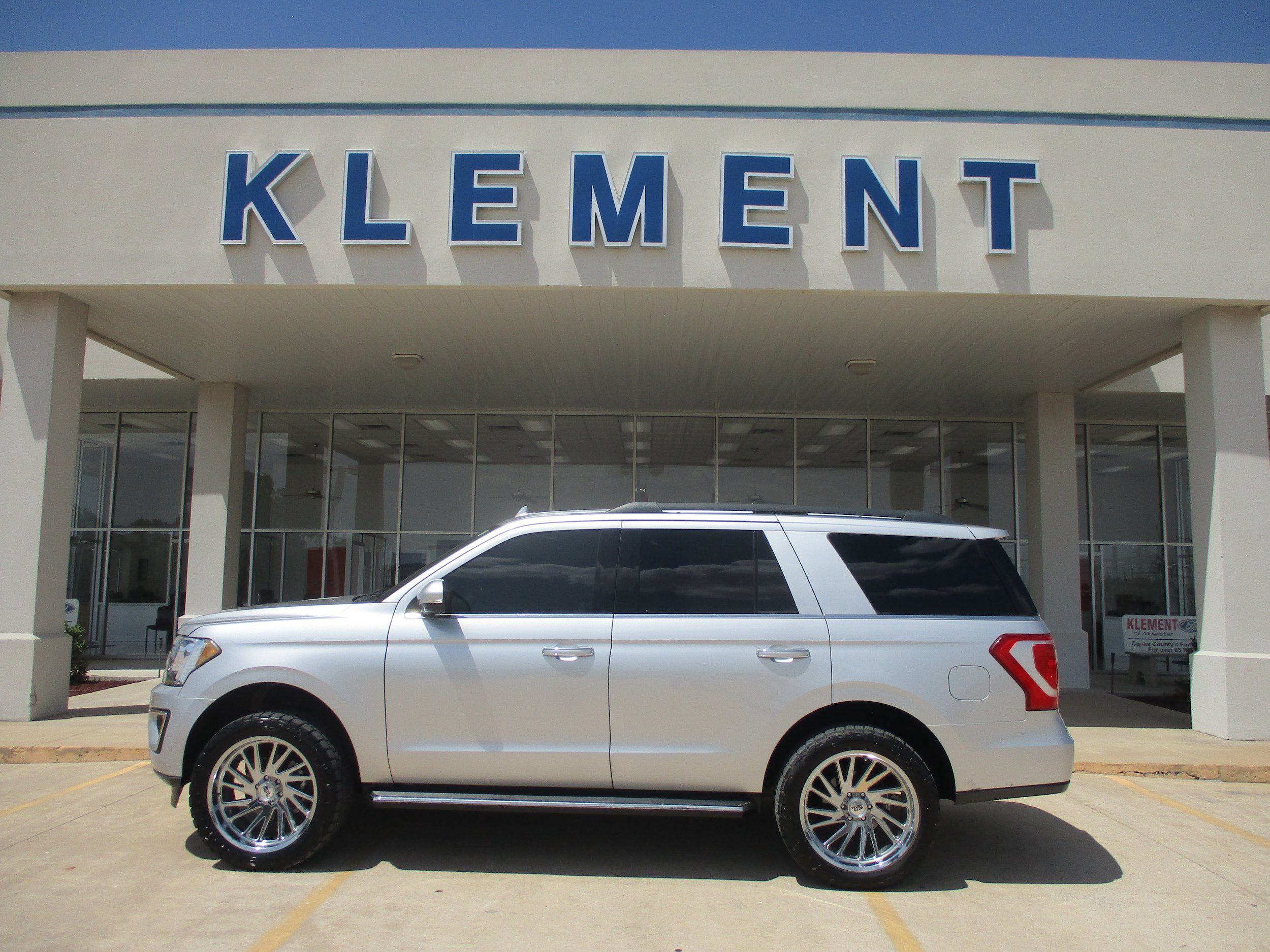Used 2019 Ford Expedition XLT w/ Equipment Group 202A RWD image 1