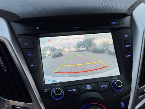 Used 2014 Hyundai Veloster image 28