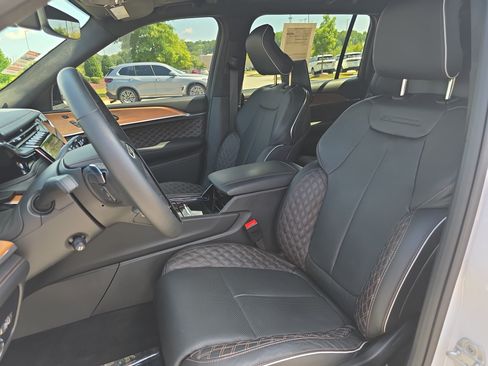 Used 2025 Jeep Grand Cherokee L Summit AWD/4WD image 16