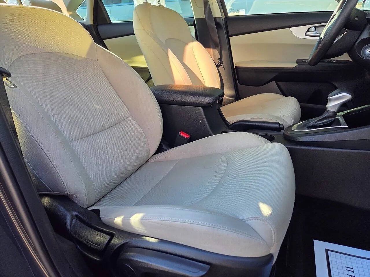 Used 2022 Kia Forte LXS w/ LXS Technology Package FWD image 37
