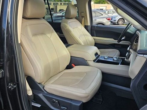 Used 2024 Ford Expedition Limited image 19
