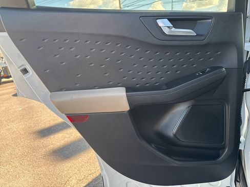 Used 2020 Ford Escape SEL image 19