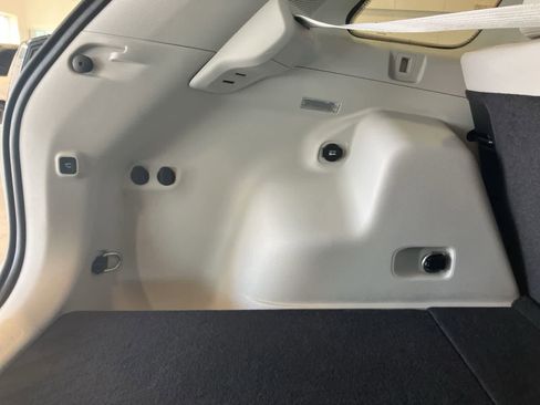 Used 2019 Jeep Cherokee Limited image 29