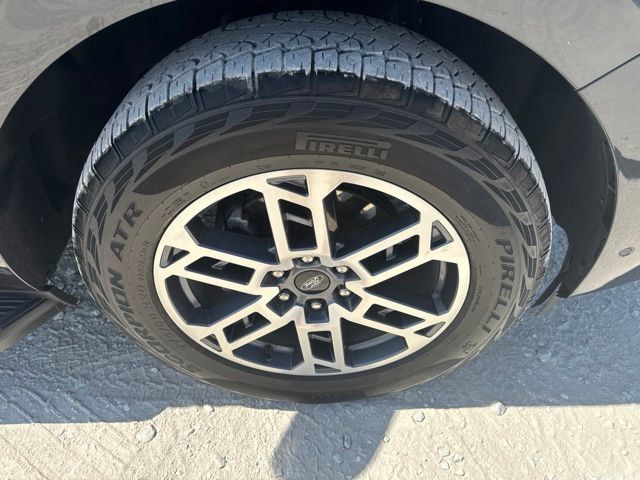 Used 2025 Ford Expedition Active AWD/4WD image 29