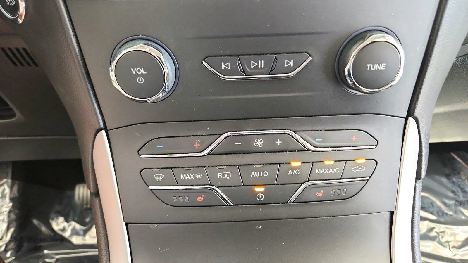 Used 2019 Ford Edge SEL w/ Equipment Group 201A AWD/4WD image 21
