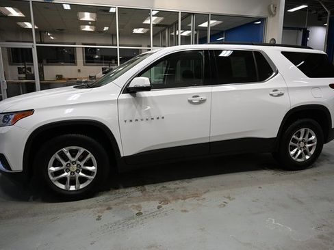 Used 2021 Chevrolet Traverse LT image 7