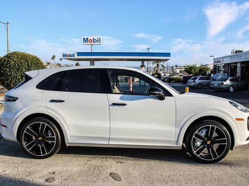Used 2019 Porsche Cayenne Turbo AWD/4WD image 7