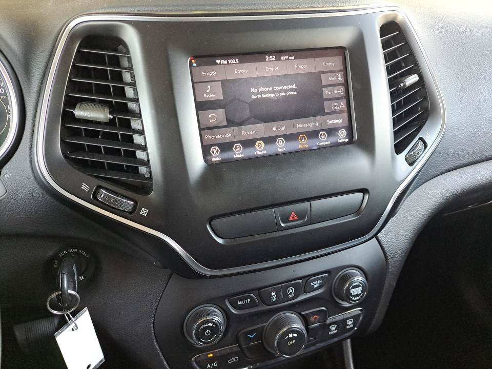 Used 2019 Jeep Cherokee Latitude w/ Popular Appearance Group FWD image 28