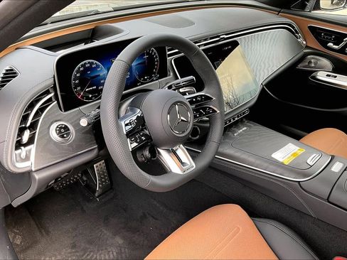 New 2026 Mercedes-Benz E 53 AMG e 4MATIC Sedan image 10