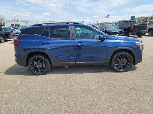 Used 2023 GMC Terrain SLE w/ Driver Convenience Package AWD/4WD image 11