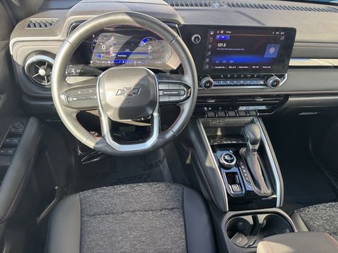 Used 2024 Chevrolet Colorado Z71 image 17