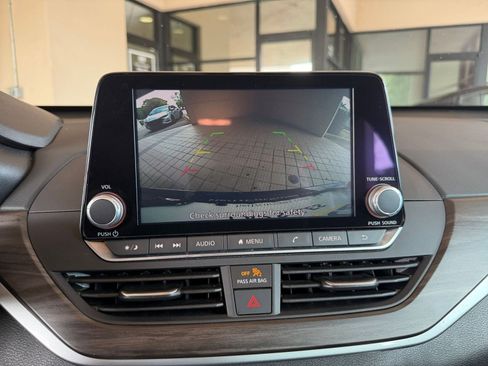Used 2025 Nissan Altima 2.5 SV FWD image 20