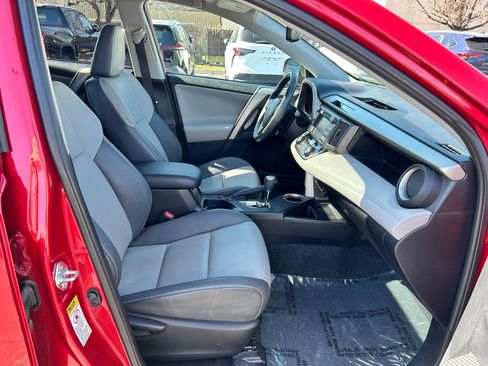 Used 2014 Toyota RAV4 Limited image 29