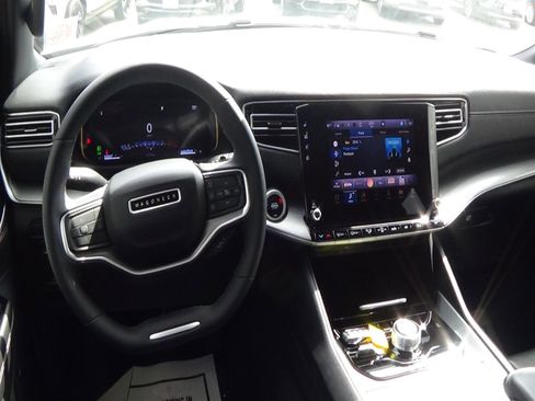 Certified 2025 Jeep Wagoneer L 4WD image 13