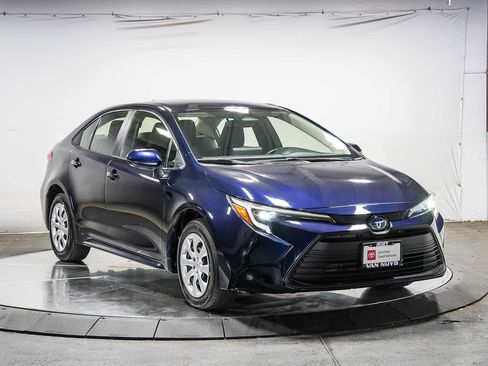 Certified 2025 Toyota Corolla LE FWD image 5