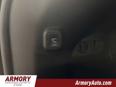 Used 2023 Jeep Cherokee Altitude Lux image 28