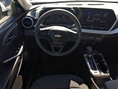 Used 2025 Chevrolet Trax LS w/ LS Convenience Package image 13