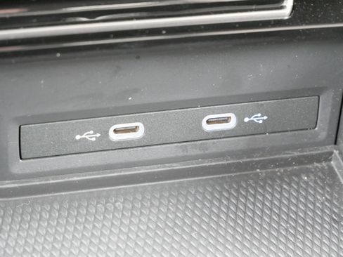 Certified 2025 Volkswagen Atlas SE image 27