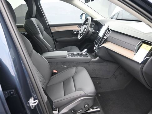 New 2026 Volvo XC90 B5 Core AWD/4WD image 37