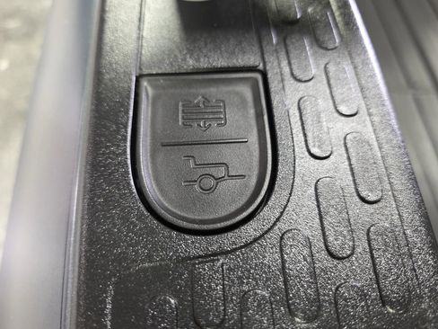 Used 2024 Rivian R1T Adventure AWD/4WD image 11