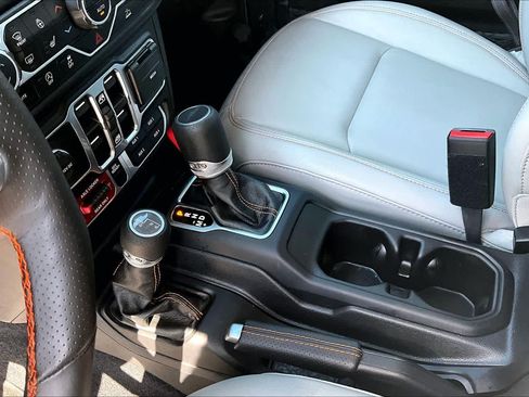Used 2023 Jeep Gladiator Mojave w/ LED Lighting Group AWD/4WD image 17