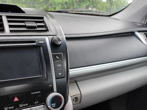 Used 2012 Toyota Camry LE image 24