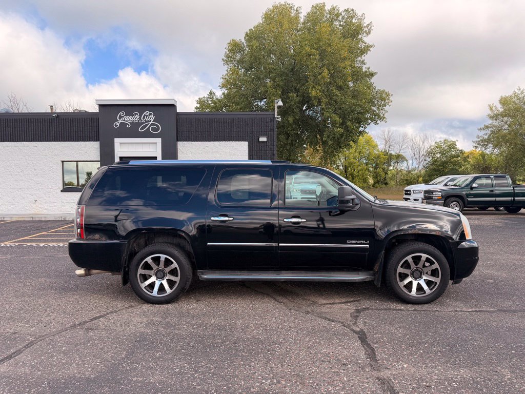 Used 2011 GMC Yukon XL Denali AWD/4WD image 3