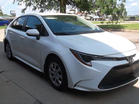 Used 2026 Toyota Corolla LE FWD image 2