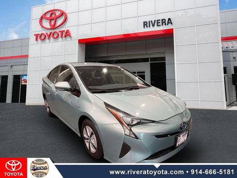 Used 2016 Toyota Prius Three FWD image 2