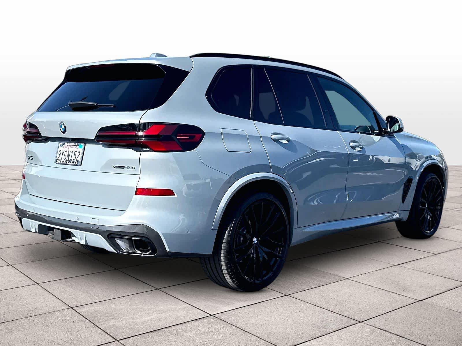 Used 2026 BMW X5 xDrive40i w/ M Sport Package AWD/4WD image 8