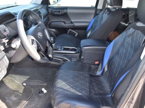 Used 2020 Toyota Tacoma SR image 10