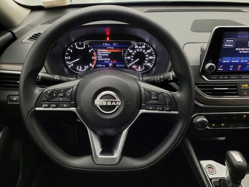 Used 2023 Nissan Altima 2.5 SV image 22