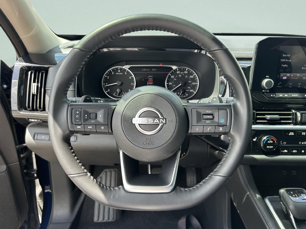 Used 2025 Nissan Pathfinder SV FWD image 33
