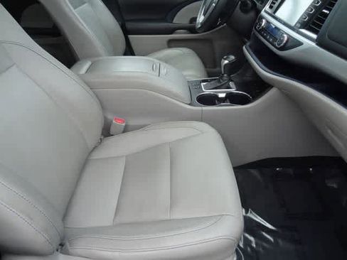 Used 2016 Toyota Highlander XLE w/ Protection Package #3 AWD/4WD image 18