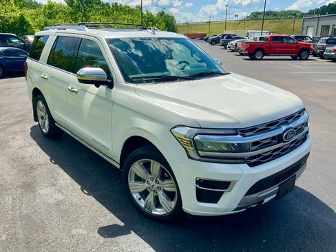 Used 2023 Ford Expedition Platinum AWD/4WD image 3