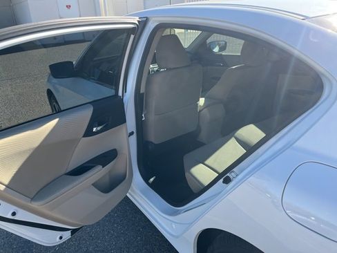 Used 2016 Honda Accord LX image 17