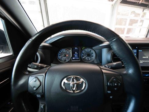 Used 2016 Toyota Tacoma TRD Sport w/ Premium & Technology Package image 15